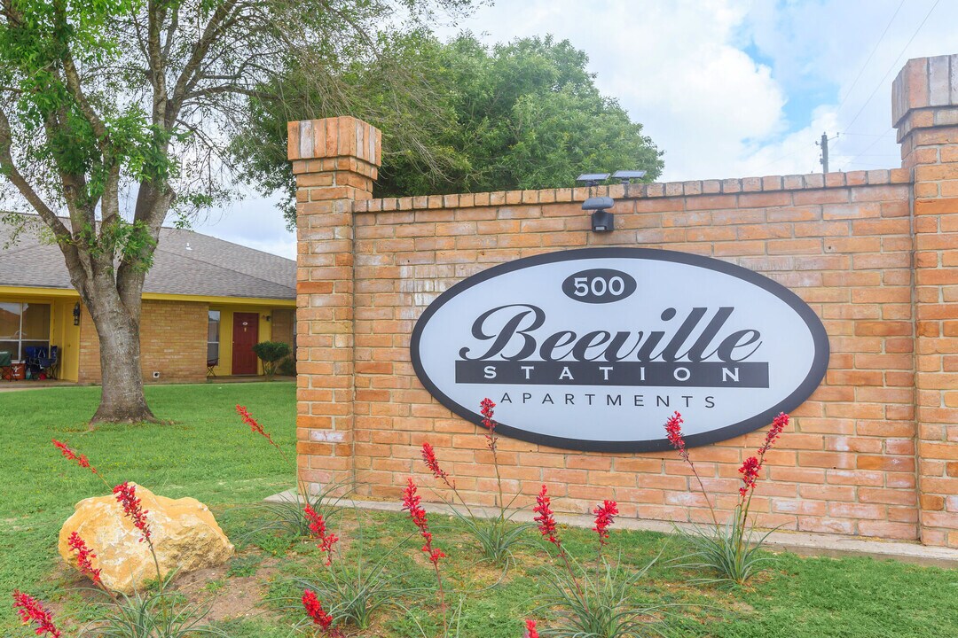 Beeville Station Apartments in Beeville, TX - Foto de edificio