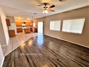 13232 W Watson Ln in Surprise, AZ - Foto de edificio - Building Photo