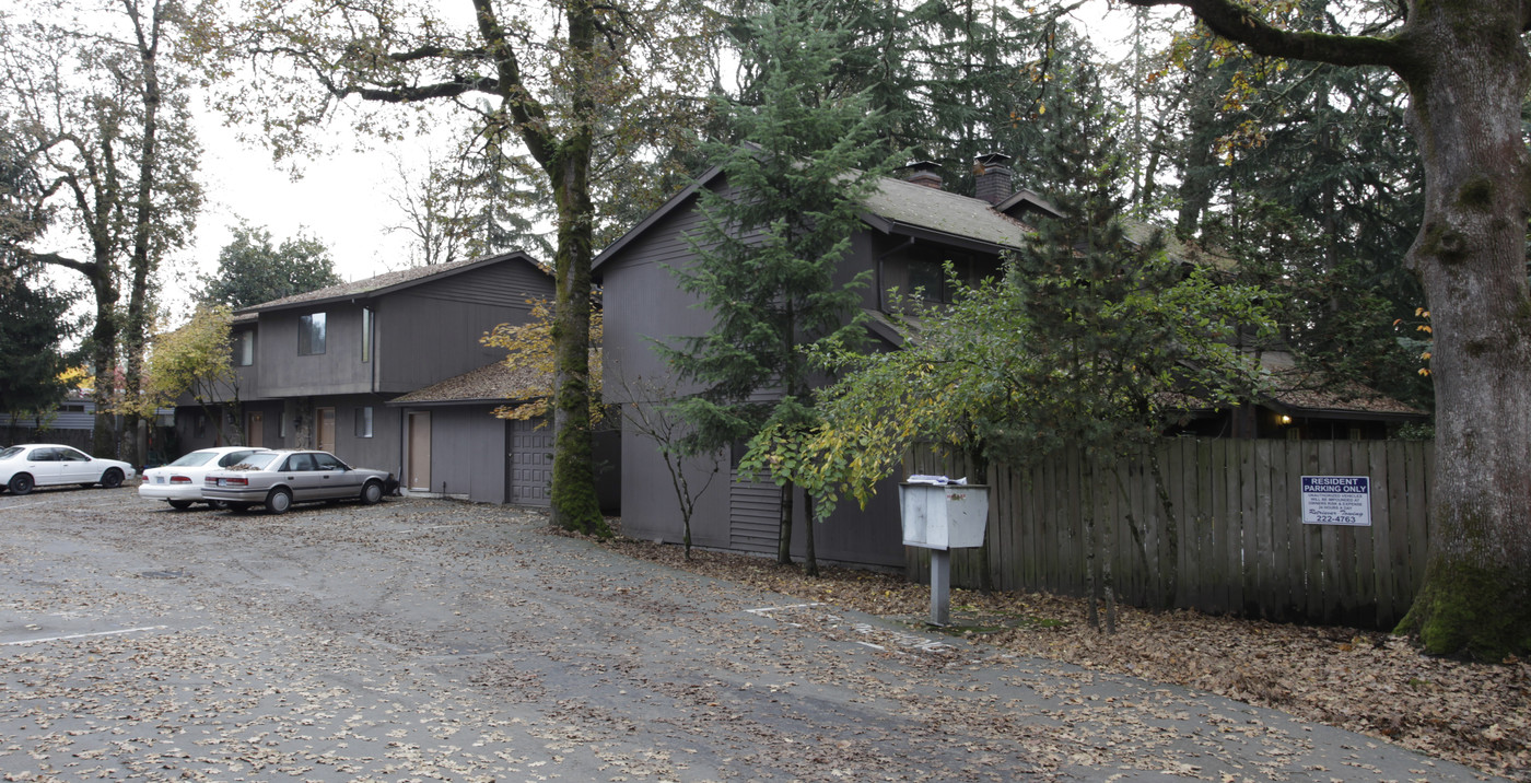 Xanadu Apartments in Portland, OR - Building Photo