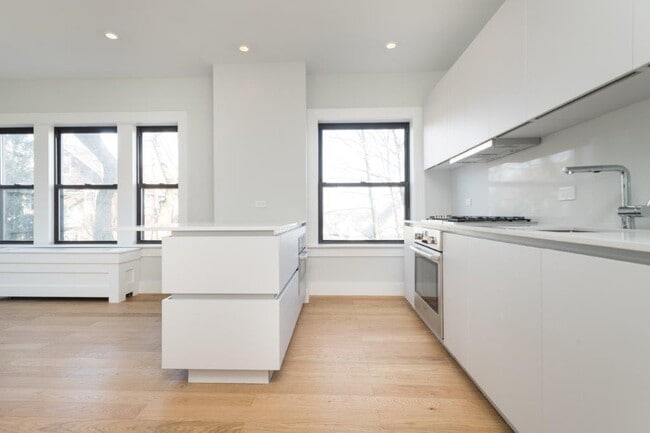 123 Highland Ave, Unit 29 in Somerville, MA - Foto de edificio - Building Photo