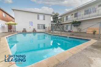 8125 Langdon Ave in Los Angeles, CA - Building Photo - Building Photo