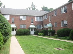 Suburban Square Apartments in Ardmore, PA - Building Photo - Building Photo