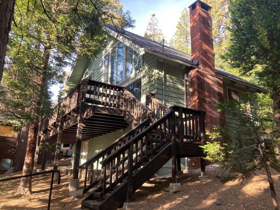 28943 Potomac Dr in Lake Arrowhead, CA - Building Photo