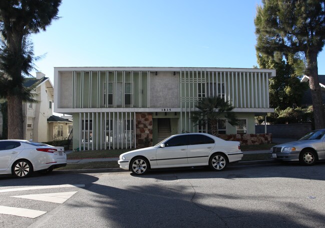1835 N Kenmore Ave in Los Angeles, CA - Foto de edificio - Building Photo