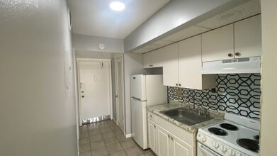 618 NW 13th St, Unit 12 in Boca Raton, FL - Building Photo - Building Photo