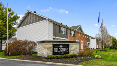 Fieldstone Trace in Westerville, OH - Foto de edificio - Building Photo