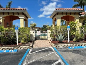 202 Royal Villagio Ct in Estero, FL - Foto de edificio - Building Photo