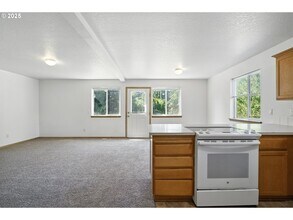 11614 SE Main St in Portland, OR - Foto de edificio - Building Photo