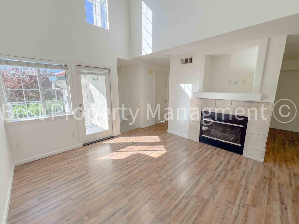 1061 Avila Terraza in Fremont, CA - Building Photo