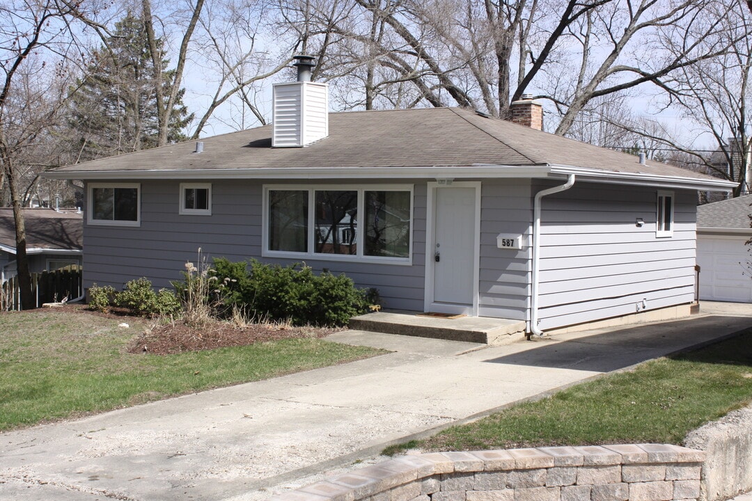 587 Wilshire Ave in Glen Ellyn, IL - Building Photo