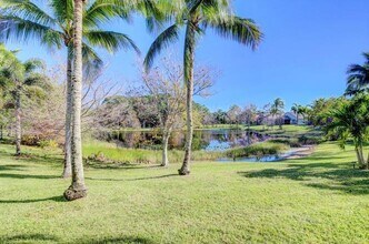 1592 Carriage Brooke Dr in Wellington, FL - Building Photo - Building Photo
