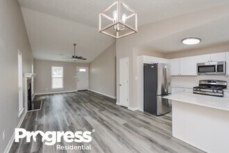 7943 Taylor Cir in Riverdale, GA - Foto de edificio - Building Photo