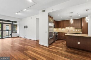 2425 L St NW in Washington, DC - Building Photo