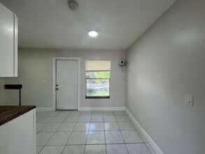 8201 SW 5th Ct in North Lauderdale, FL - Building Photo - Building Photo