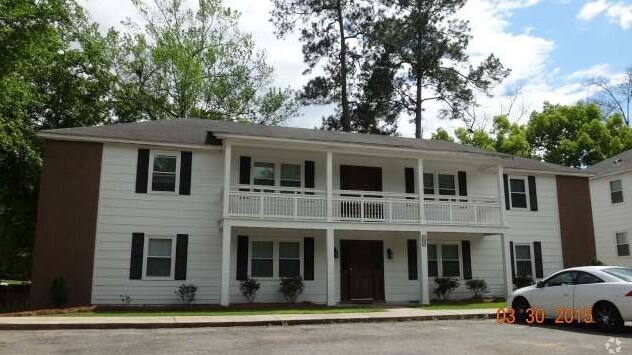 103 Young St in Thomasville, GA - Foto de edificio