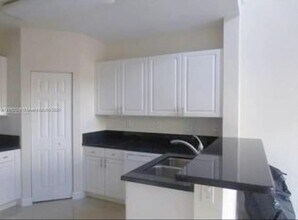 7332 NW 112th Ct in Doral, FL - Building Photo - Building Photo