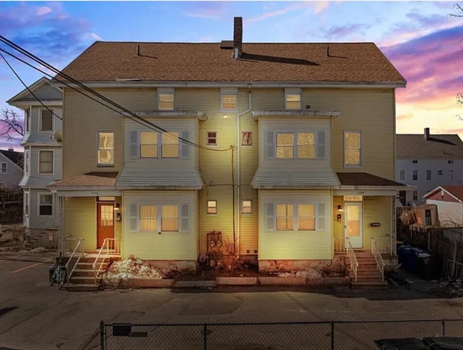 1116 N Main St in Fall River, MA - Building Photo