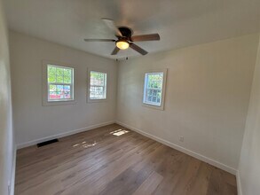 2418 2nd St in East Moline, IL - Building Photo - Building Photo