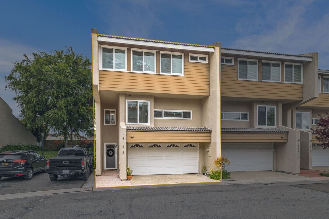 7721 Sagewood Dr in Huntington Beach, CA - Building Photo