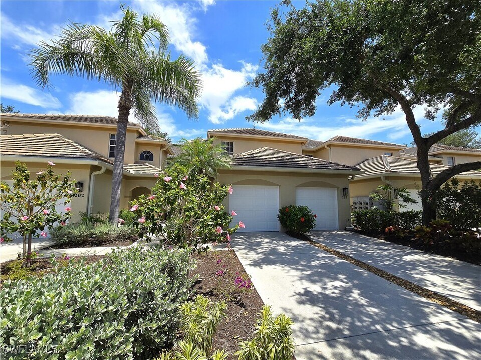 25130 Sandpiper Greens Ct in Bonita Springs, FL - Foto de edificio