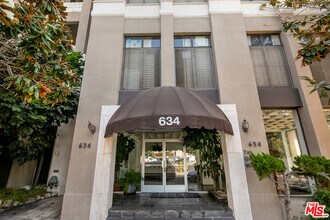 634 S Gramercy Pl-Unit -304 in Los Angeles, CA - Foto de edificio - Building Photo