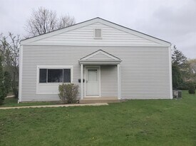 811 Cambridge Pl in Wheeling, IL - Building Photo