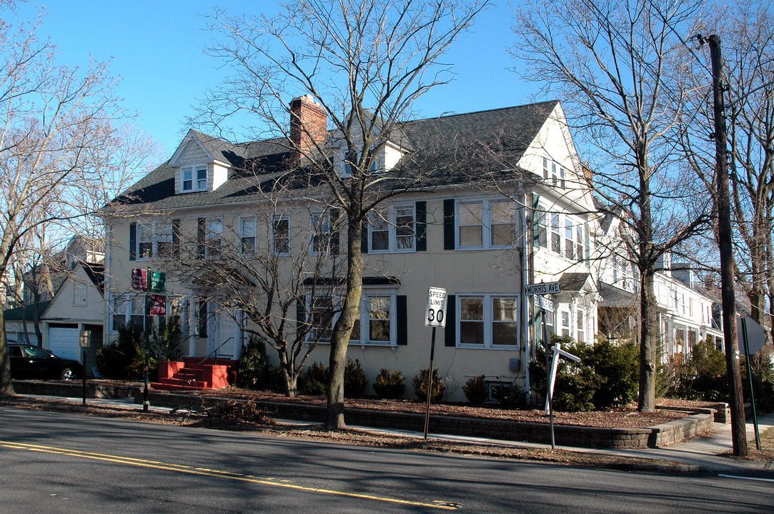 2 Beauvoir Ave in Summit, NJ - Building Photo