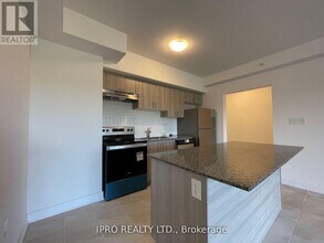 1-201 Chef Ln in Barrie, ON - Building Photo - Building Photo