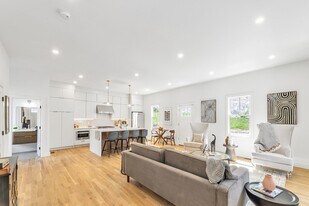 142 Birch St in Boston, MA - Building Photo