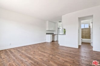 1212 W 107th St in Los Angeles, CA - Building Photo - Building Photo