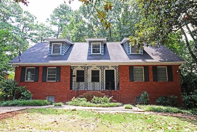 1923 Dellwood Dr NW in Atlanta, GA - Building Photo