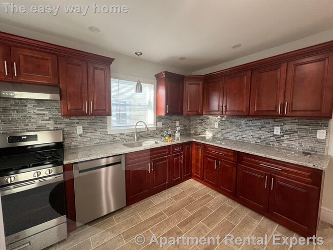 10 Cady Ave in Somerville, MA - Building Photo - Building Photo