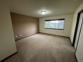 1197 NW Longview Dr in Oak Harbor, WA - Building Photo - Building Photo