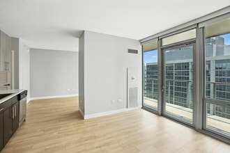 330 E Wacker Dr in Chicago, IL - Building Photo - Building Photo