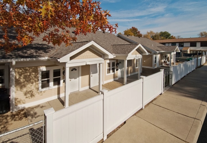 Linmar Terrace in Aliquippa, PA - Building Photo