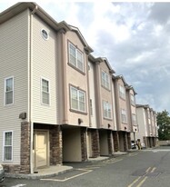 734 County Ave in Secaucus, NJ - Building Photo