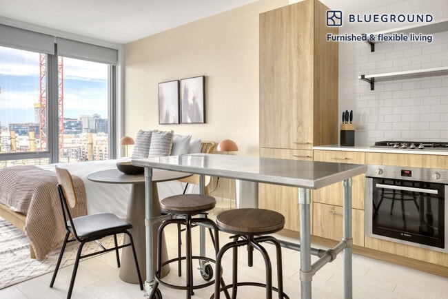 1035 W Van Buren St, Unit FL15-ID752 in Chicago, IL - Foto de edificio - Building Photo