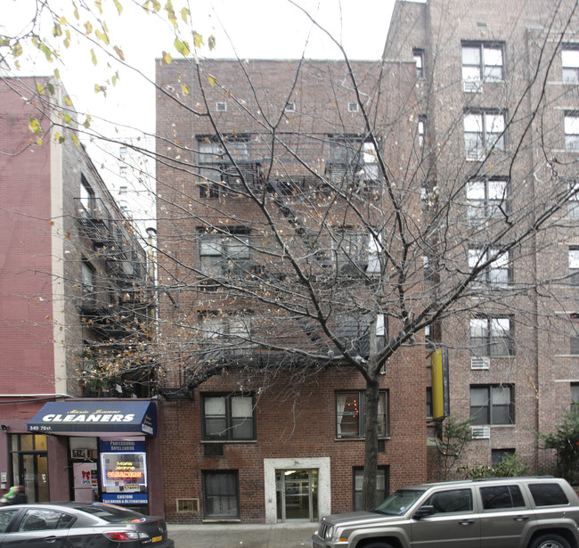 338 E 70th St in New York, NY - Building Photo - Building Photo