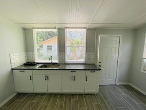 3705 19th St W in Bradenton, FL - Foto de edificio - Building Photo