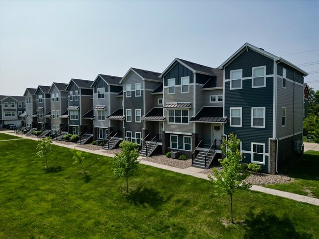 Cove at Kettlestone Townhomes in Waukee, IA - Building Photo - Building Photo