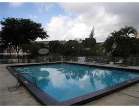 8775 Park Blvd in Miami, FL - Building Photo - Building Photo