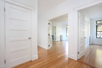 1805 Beacon St, Unit 2 in Brookline, MA - Building Photo - Building Photo