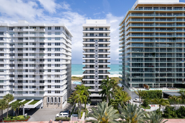 Villa di Mare in Miami Beach, FL - Foto de edificio - Building Photo