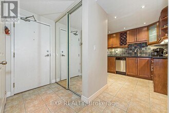 7-717 Bishop Ave in Toronto, ON - Building Photo - Building Photo