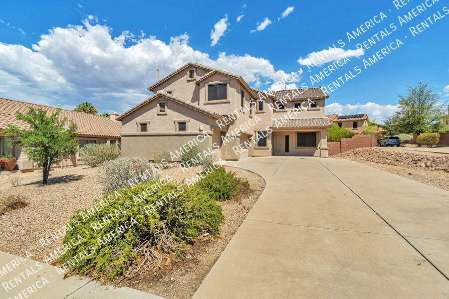 10813 S Bear Table Tank Dr in Vail, AZ - Building Photo