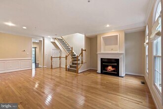 8878 Ashgrove House Ln in Vienna, VA - Building Photo - Building Photo