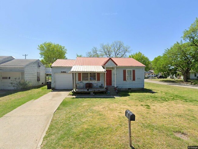 property at 811 NW Lupa St