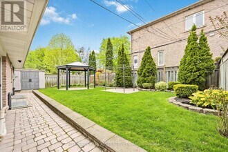 2 Waring Ct in Toronto, ON - Building Photo - Building Photo