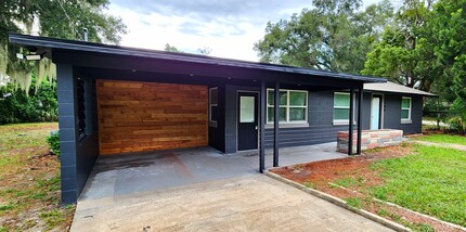 1385 Elray Blvd in Mount Dora, FL - Foto de edificio - Building Photo