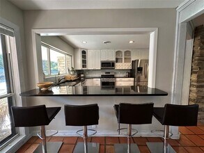 400 Juniper Rd in West Lake Hills, TX - Building Photo - Building Photo